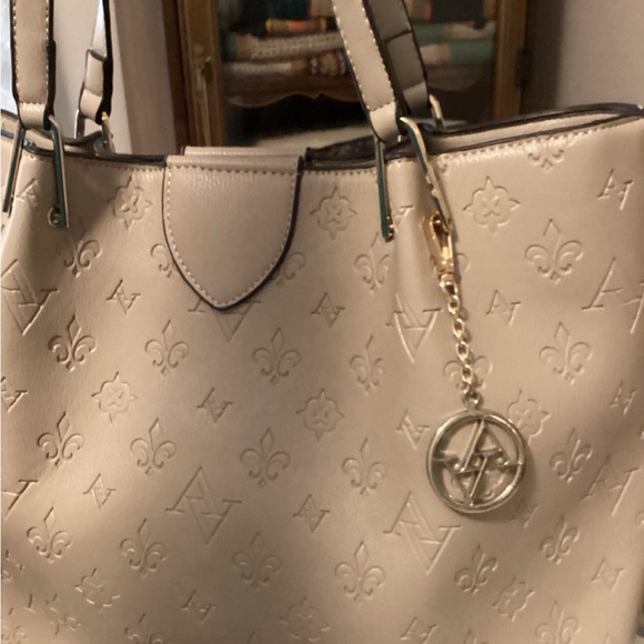 Adrienne Vittadini Cream Tote Bag - Picture 1 of 4